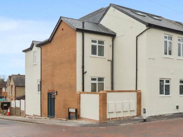Flat for sale in Broxbourne, Hertfordshire