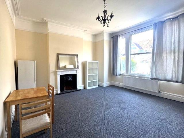 Flat for sale in Harlesden, Greater London