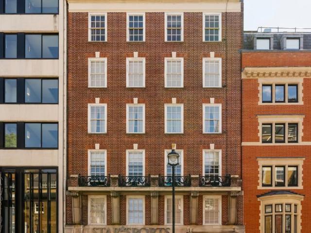 Flat for sale in Mayfair, Greater London