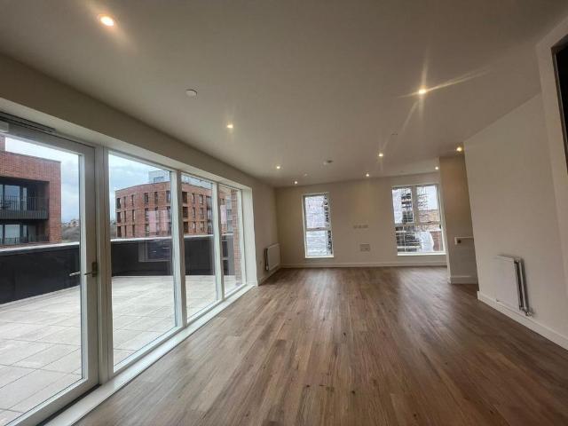 Flat for sale in Hornsey, Greater London