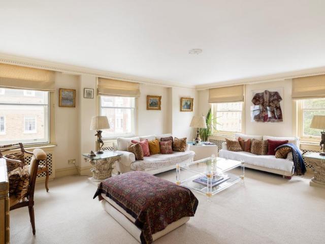 Flat for sale in Chelsea, Greater London