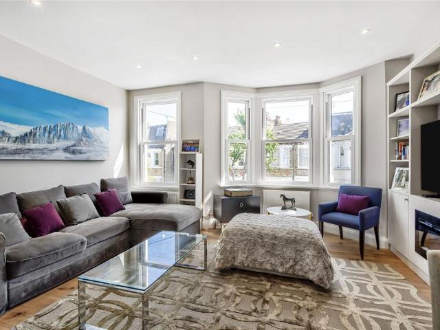 Flat for sale in Fulham, Sands End