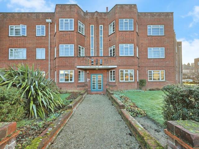 Flat for sale in Heigham Grove, East Bank