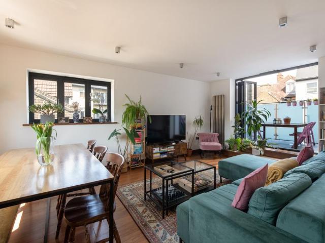 Flat for sale in Leyton, Greater London