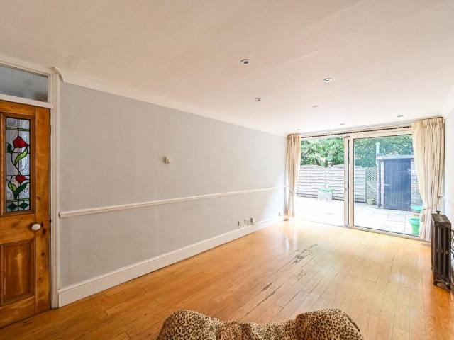 Flat for sale in Islington, Greater London