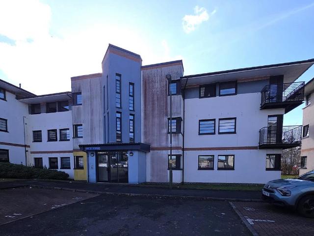 Flat for sale in Bathgate, Scotland