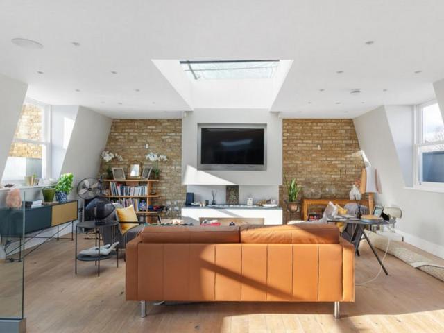 Flat for sale in Kensington, Greater London