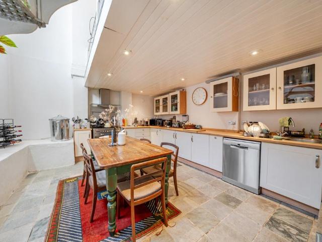 Flat for sale in Fulham, Isle Of Man