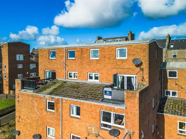 Flat for sale in Hilltown, Scotland