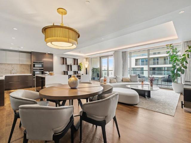 Flat for sale in Kensington, Greater London
