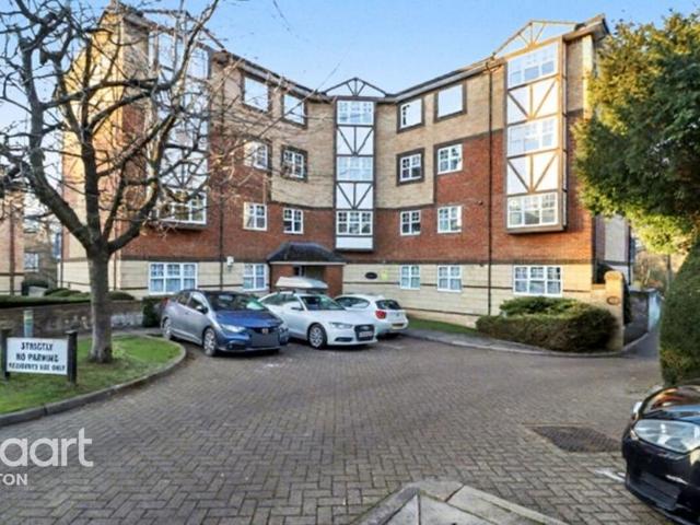 Flat for sale in Spring Park, Luton