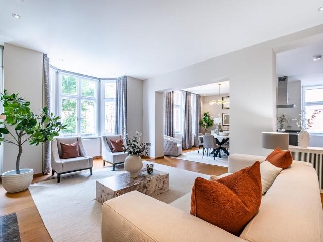 Flat for sale in Kensington, Greater London