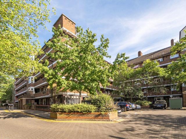 Flat for sale in London Borough of Hammersmith and Fulham, Greater London