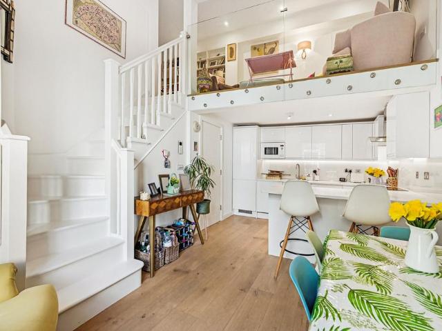 Flat for sale in Pimlico, Greater London