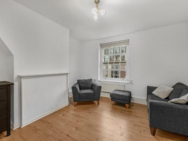 Flat for sale in St. John's Wood, Greater London