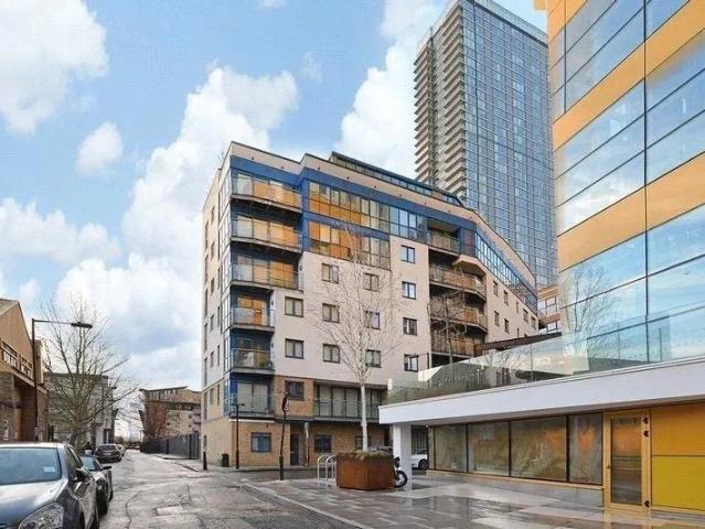 Flat for sale in Canary Wharf, Greater London