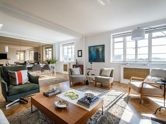 Flat for sale in South Kensington, Greater London