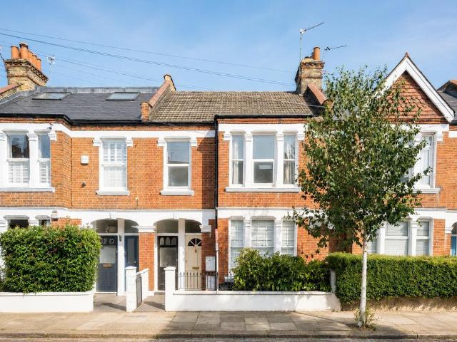 Flat for sale in Summerstown, Greater London