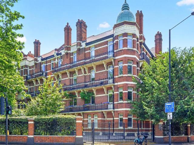 Flat for sale in Brook Green, Greater London
