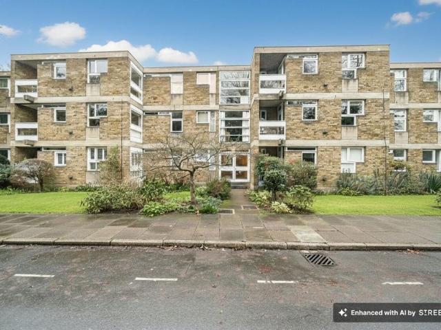 Flat for sale in Ham, Greater London