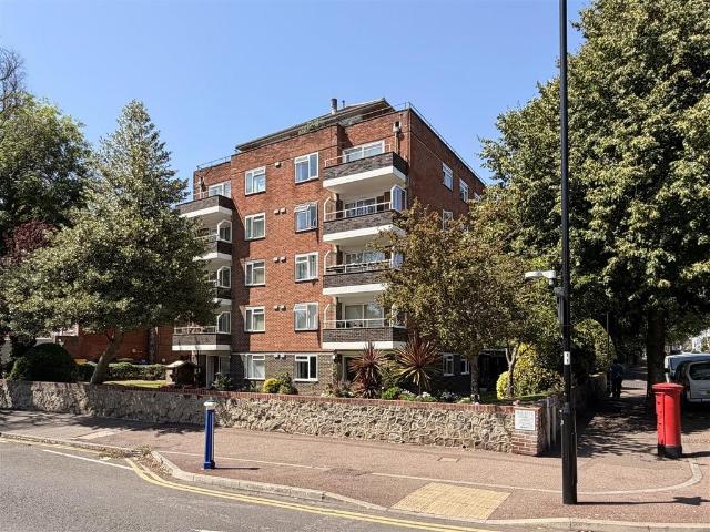 Flat for sale in Eastbourne, East Sussex