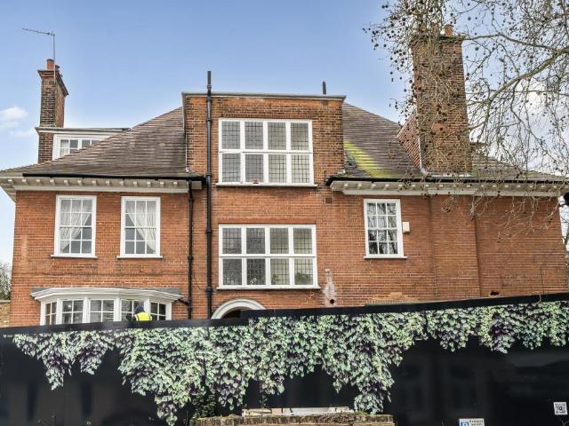 Flat for sale in South Hampstead, Greater London