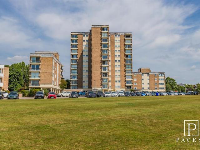 Flat for sale in Frinton and Walton, Dale Hill