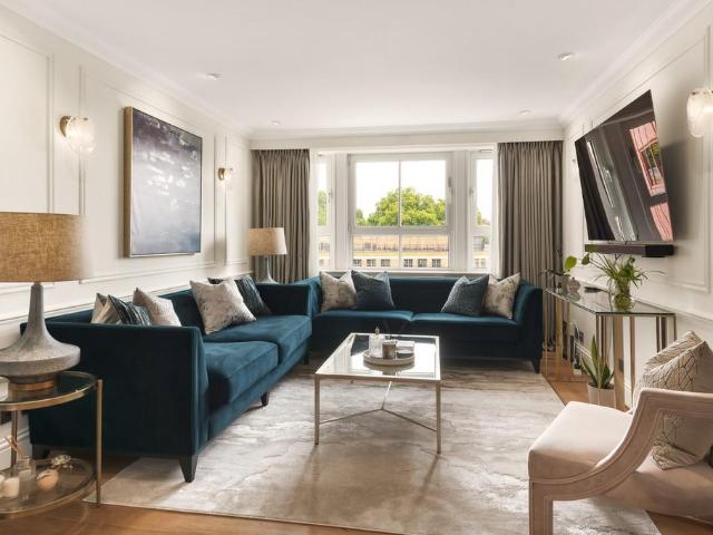 Flat for sale in Kensington, Greater London