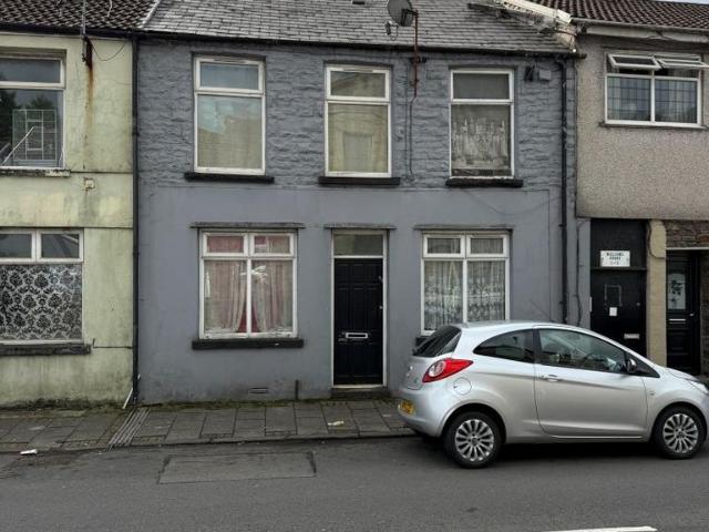 Flat for sale in Ystrad