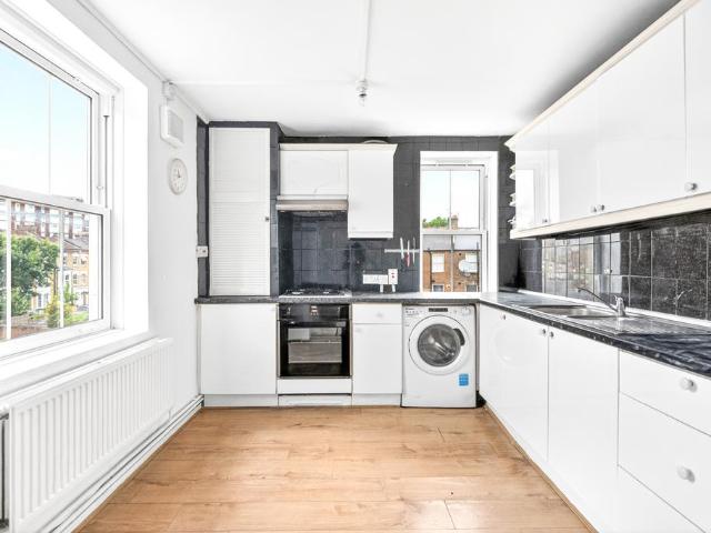 Flat for sale in Holloway, Greater London