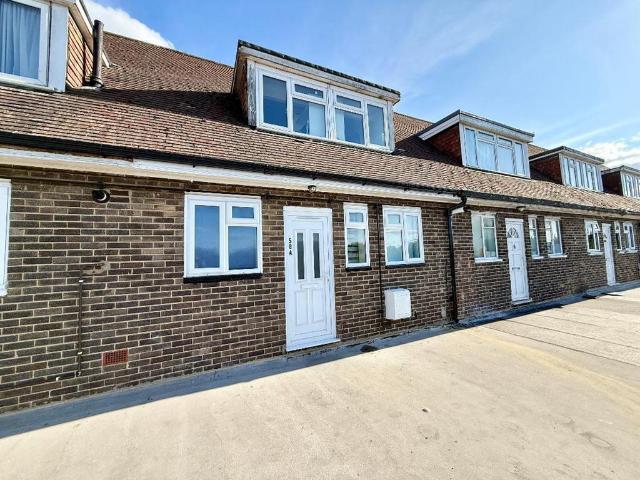Flat for sale in Warden Hill, Luton