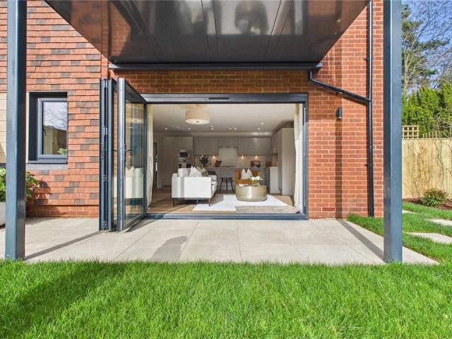 Flat for sale in Horsell, Woking