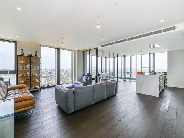Flat for sale in Vauxhall, Greater London