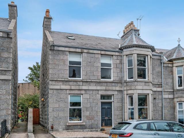 Flat for sale in Ballindoch, Scotland
