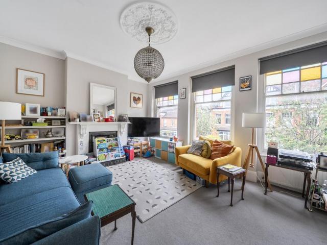 Flat for sale in Hornsey, Greater London