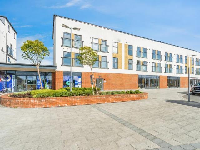 Flat for sale in Littlecote, West Sussex
