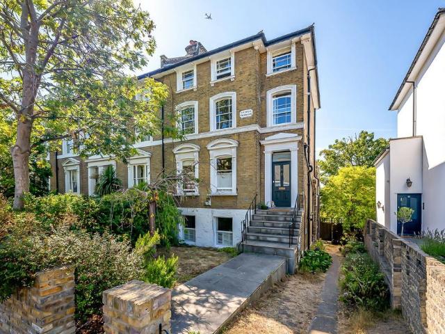 Flat for sale in London Borough of Lewisham, New Cross