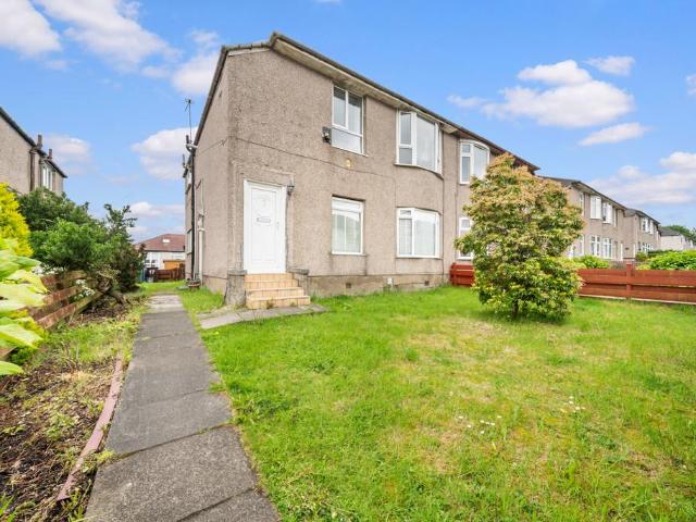 Flat for sale in King's Park, Scotland