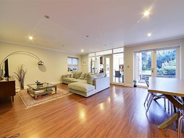 Flat for sale in Church End, Cat Hill