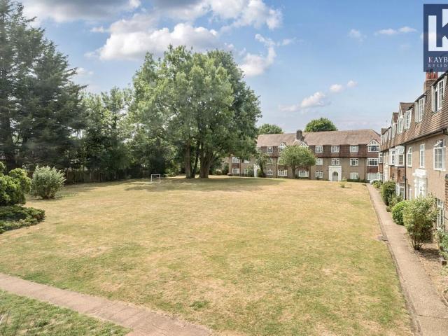 Flat for sale in Stoneleigh, Ewell