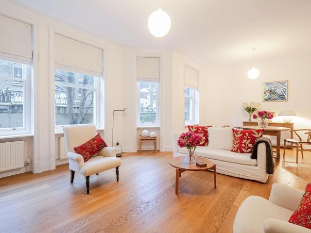 Flat for sale in Kensington, Greater London