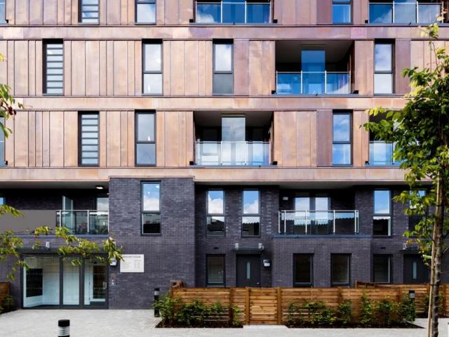 Flat for sale in Limehouse, Greater London