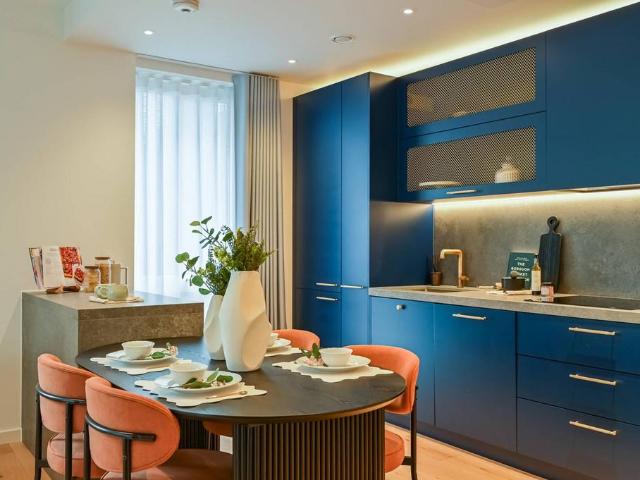 Flat for sale in E14, London