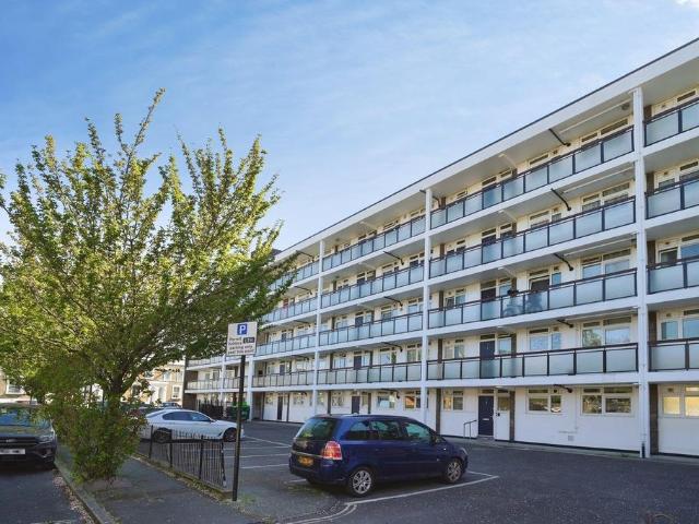 Flat for sale in Loughborough Junction, Greater London