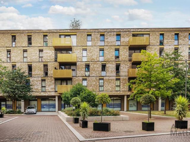 Flat for sale in London Borough of Lewisham, Greater London