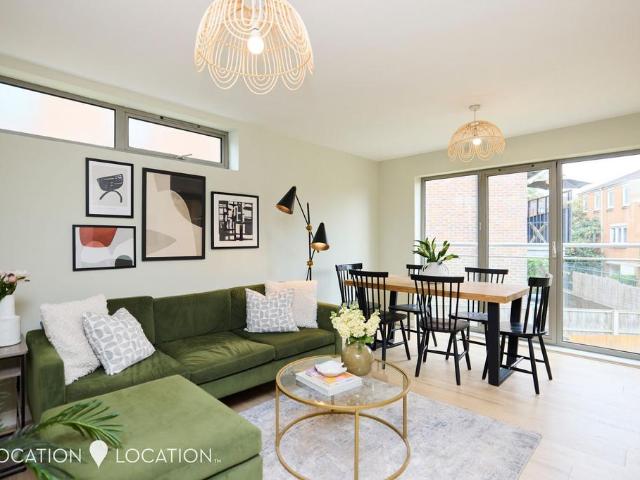 Flat for sale in Shacklewell, Greater London