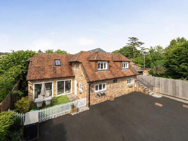 Flat for sale in Red Hill, Surrey