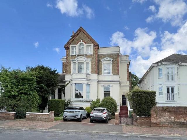 Flat for sale in Eastbourne, East Sussex