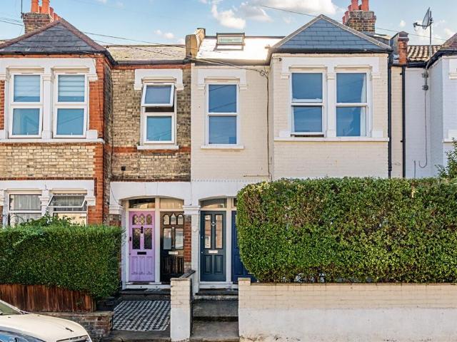 Flat for sale in Furzedown, Greater London