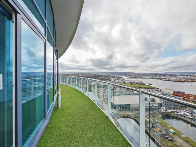 Flat for sale in Brompton, Gillingham